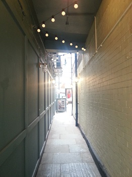 Alleyway leading to the Pack Horse Inn, Leeds