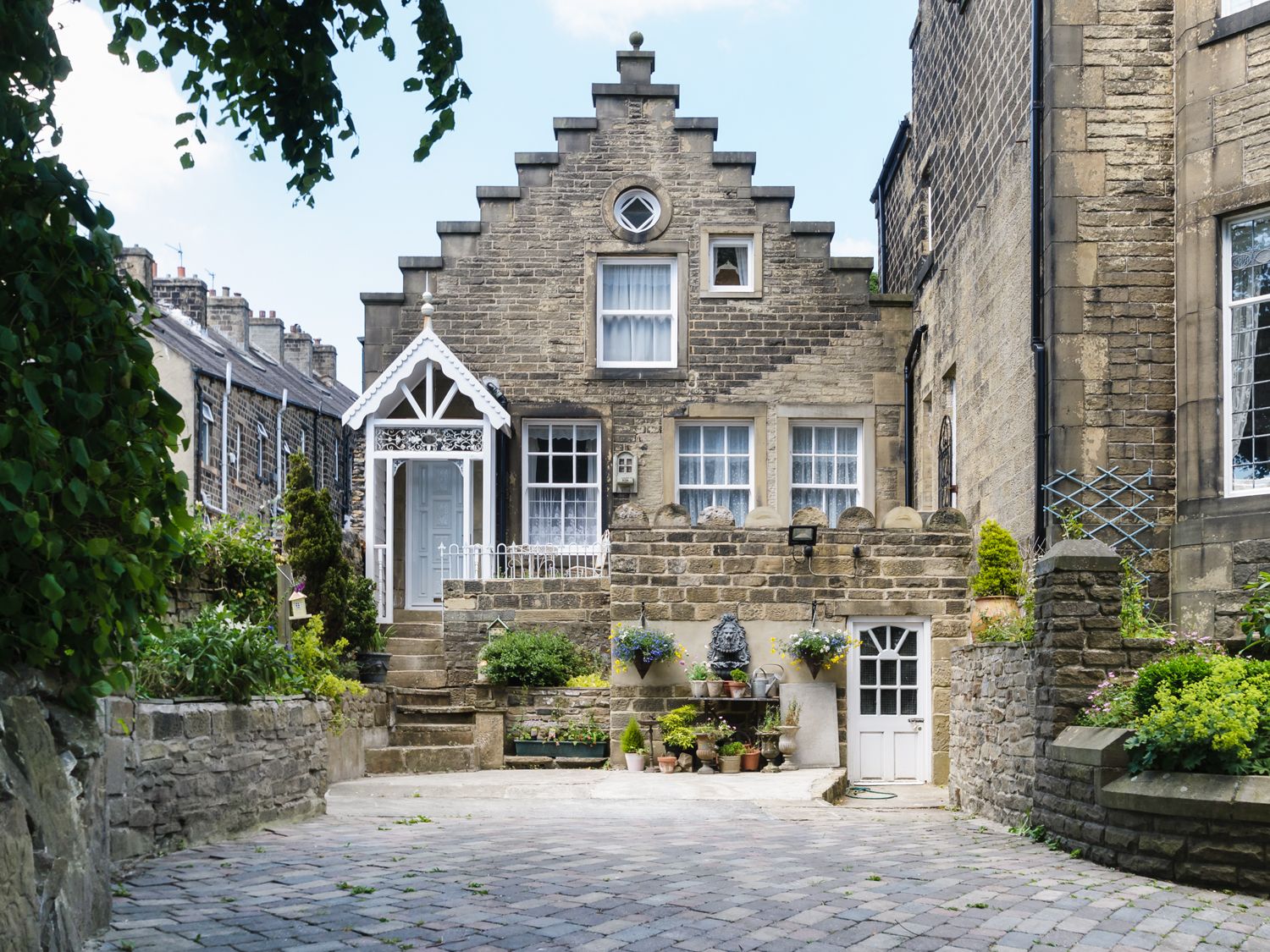Curiosity Cottage, Oakworth