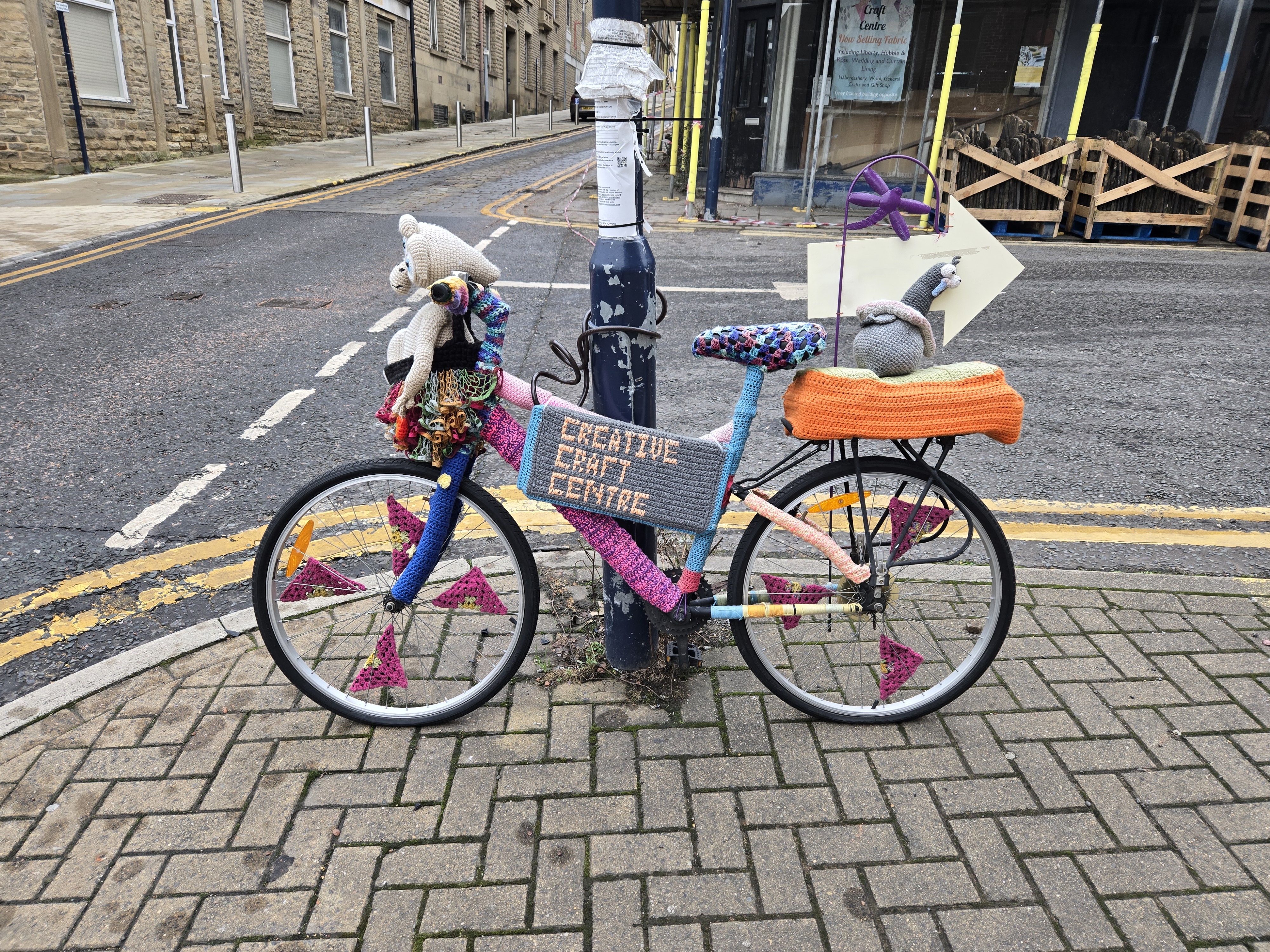 Bicycle chained to lamp post advertising Creative Craft Centre