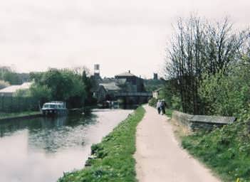 Leeds Liverpool canal at Shipley